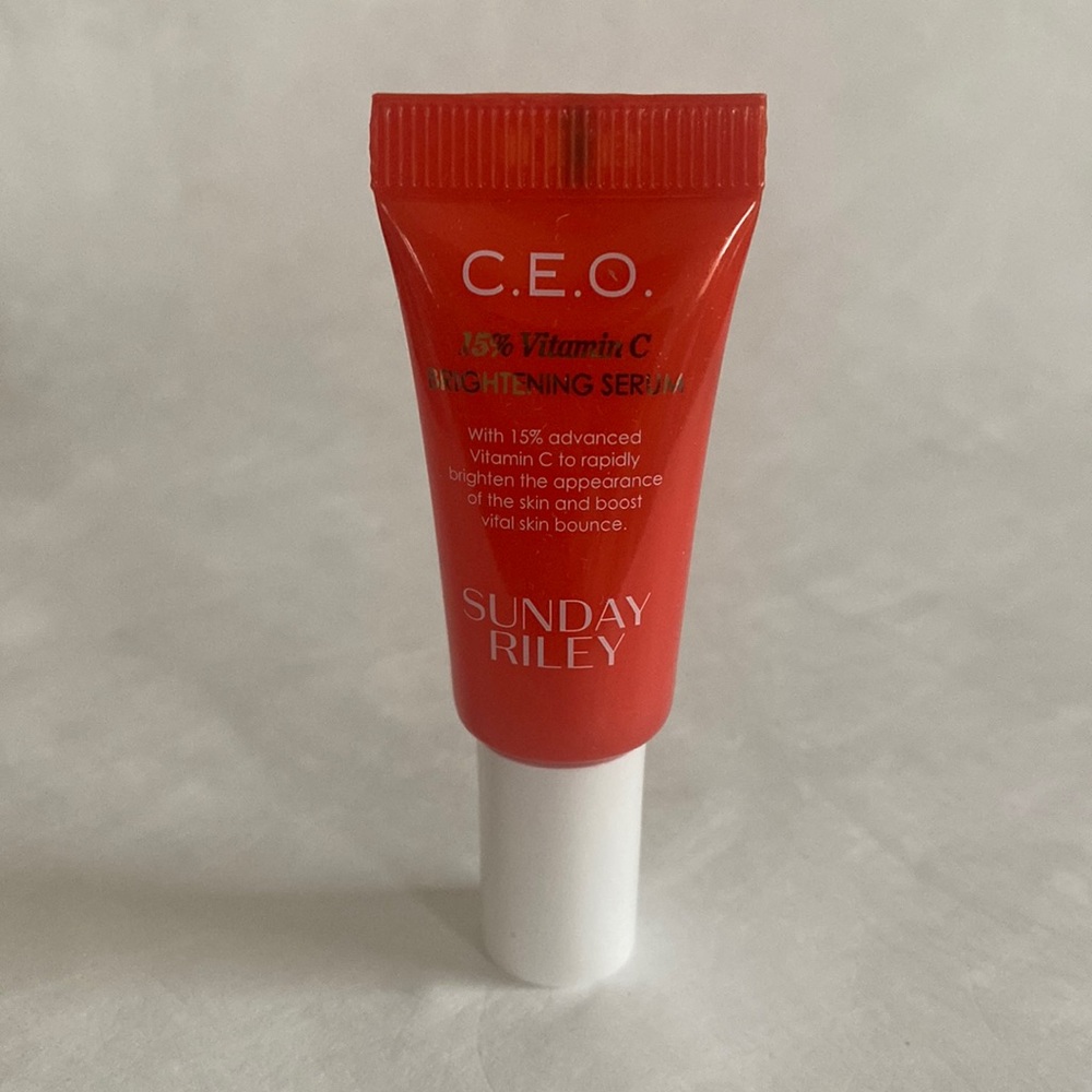 SUNDAY RILEY C.E.O. 15% Vitamin C Brightening Serum Deluxe Size 0.17oz - Picture 2 of 6